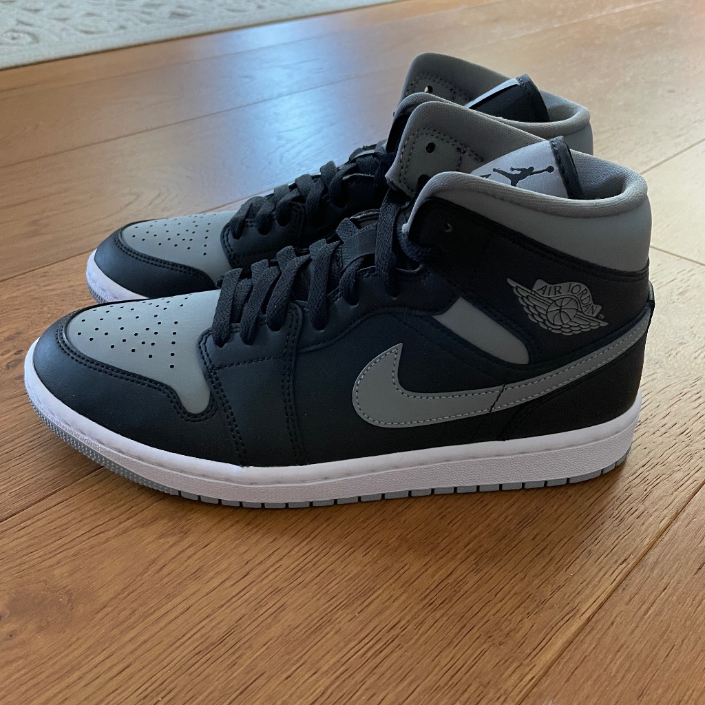 2022 Womens Air Jordan 1 Mid Shadow Air Jordan Sneakers Air Jordan 1